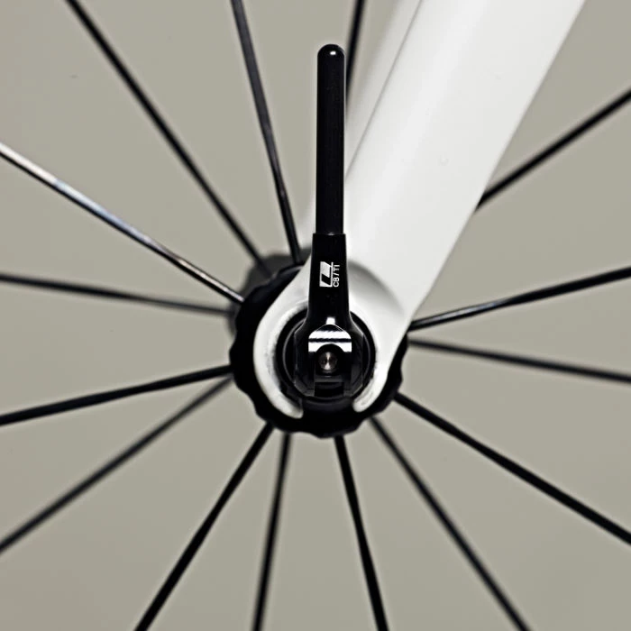 Maxxis Salg -Maxxis Salg LifeLine Carbon Titanium Quick Release Skewers in situ 1