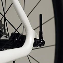 LifeLine Professional Quick Release Akselsæt (karbon/titanium) 9 LifeLine Professional Quick Release Akselsæt (karbon/titanium) -Maxxis Salg LifeLine Carbon Titanium Quick Release Skewers in situ 2